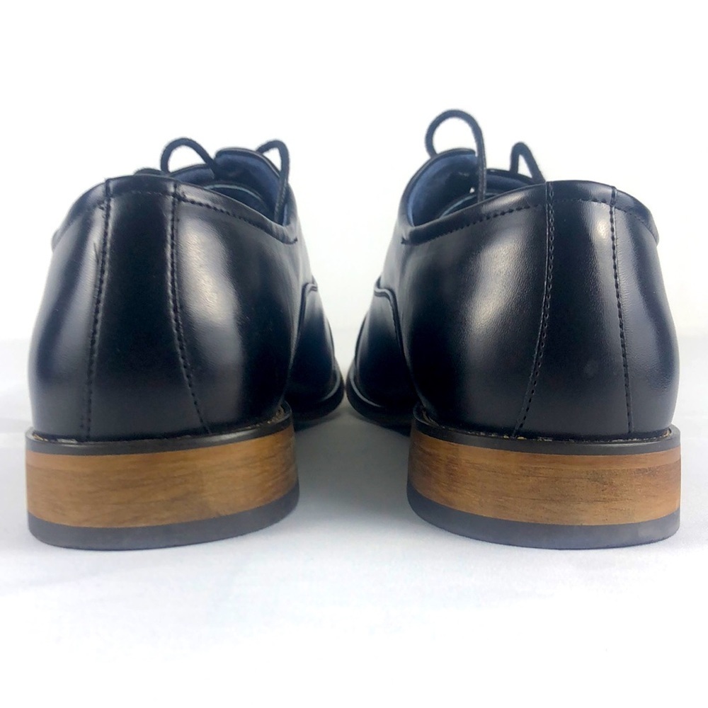 Classic Black Cap-Toe Derby Shoes for Men - Picture 4 of 6